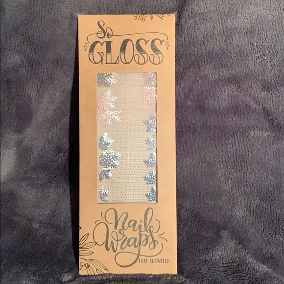 Snowflake nail wraps - Picture 1 of 3
